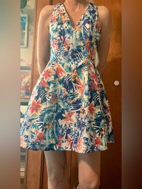 NWT Romeo & Juliet Couture Tropical V-Neck Fit & Flare Dress